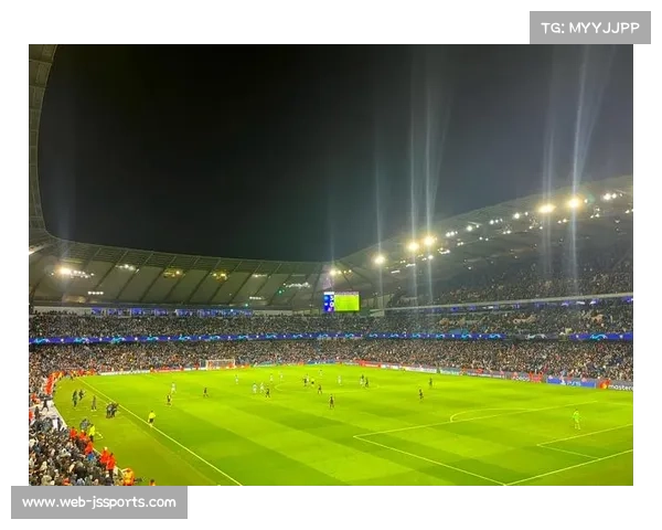 足球教育结合：专业球场成青训基地，双赢模式